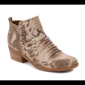 NWT Baretraps Grafton Ankle Bootie sz 8